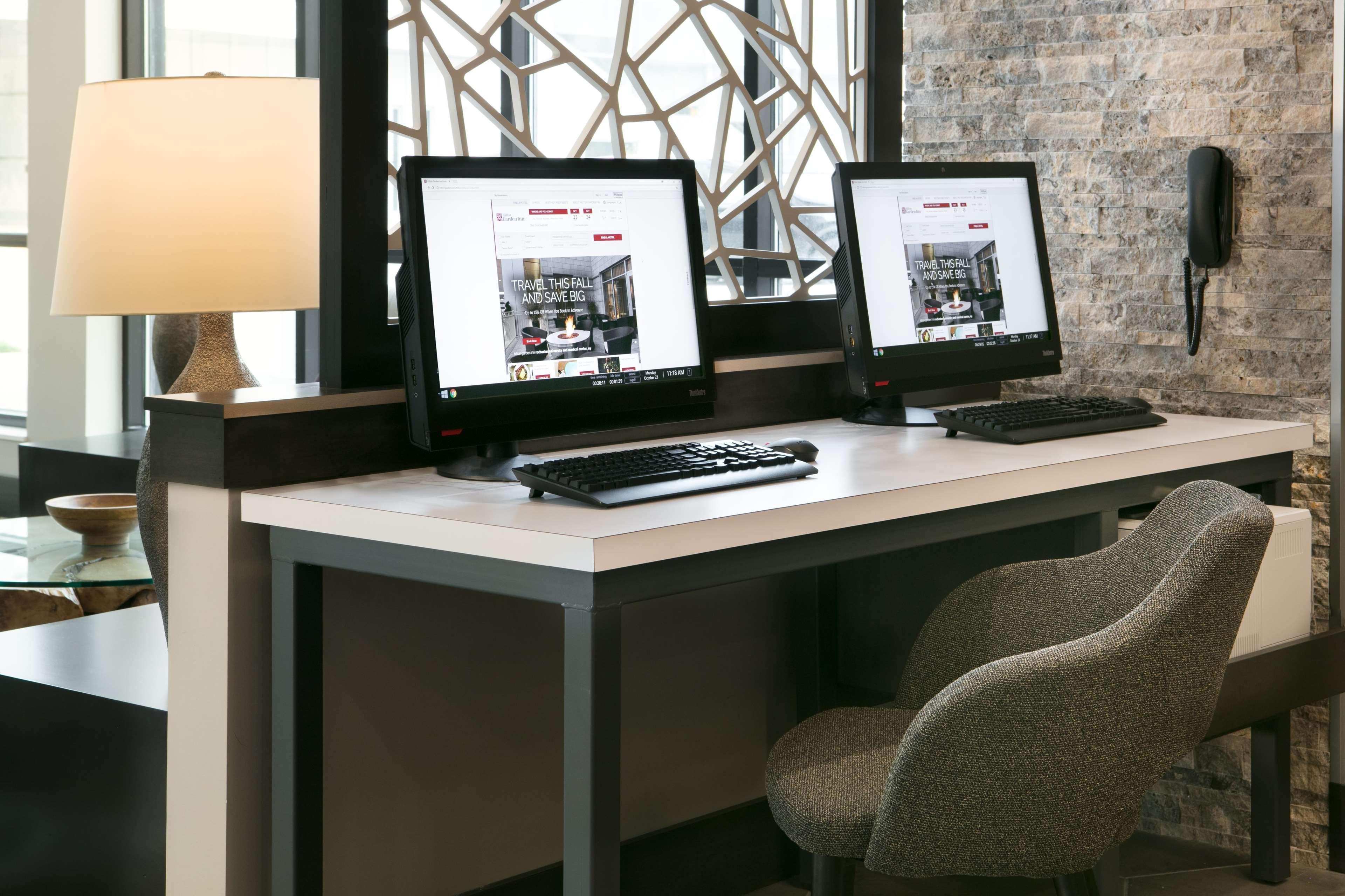 Hilton Garden Inn Iowa City Downtown University Экстерьер фото
