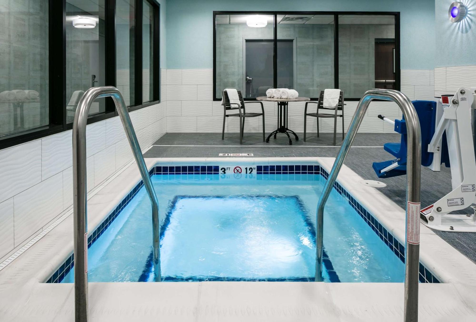 Hilton Garden Inn Iowa City Downtown University Экстерьер фото