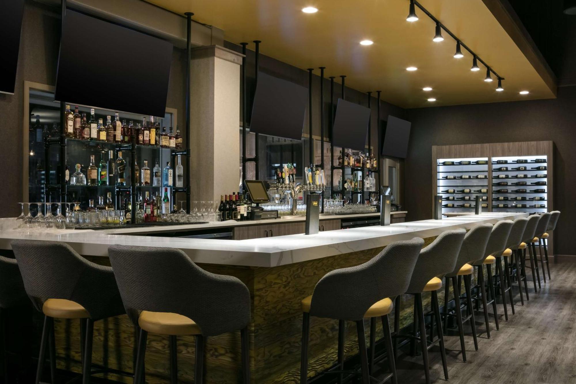 Hilton Garden Inn Iowa City Downtown University Экстерьер фото
