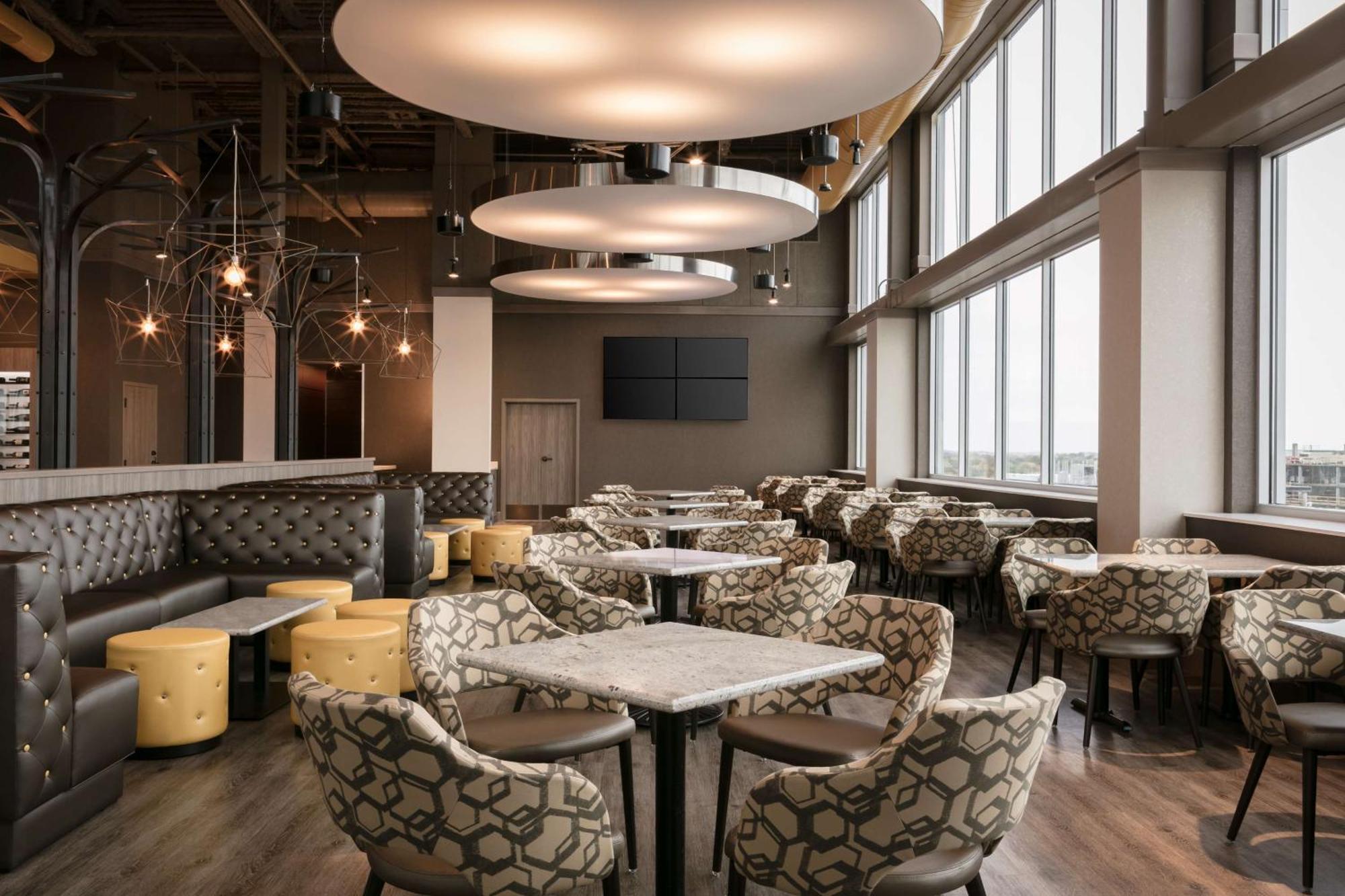 Hilton Garden Inn Iowa City Downtown University Экстерьер фото