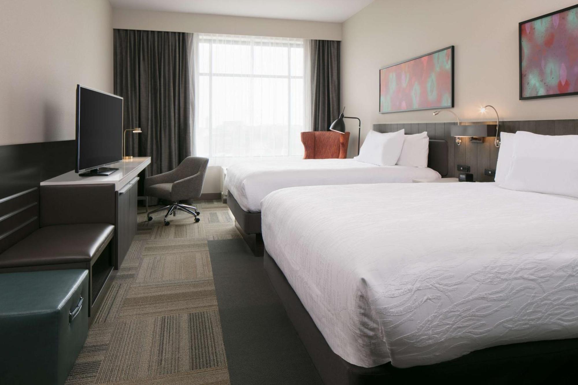 Hilton Garden Inn Iowa City Downtown University Экстерьер фото