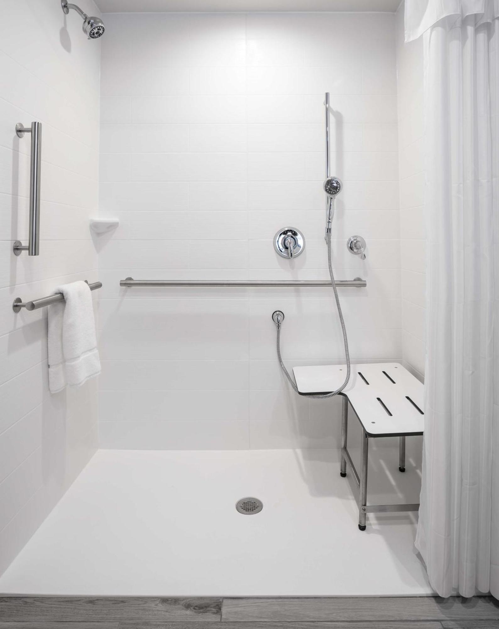 Hilton Garden Inn Iowa City Downtown University Экстерьер фото