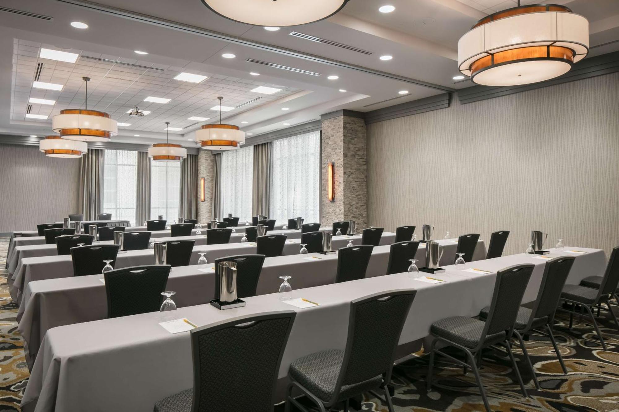 Hilton Garden Inn Iowa City Downtown University Экстерьер фото