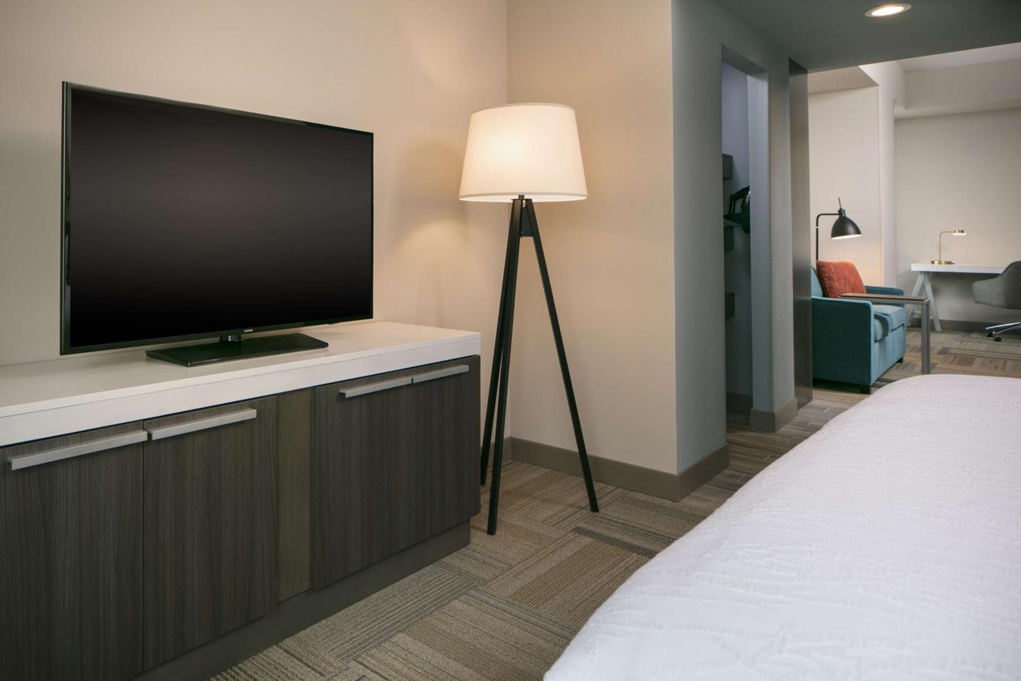 Hilton Garden Inn Iowa City Downtown University Экстерьер фото