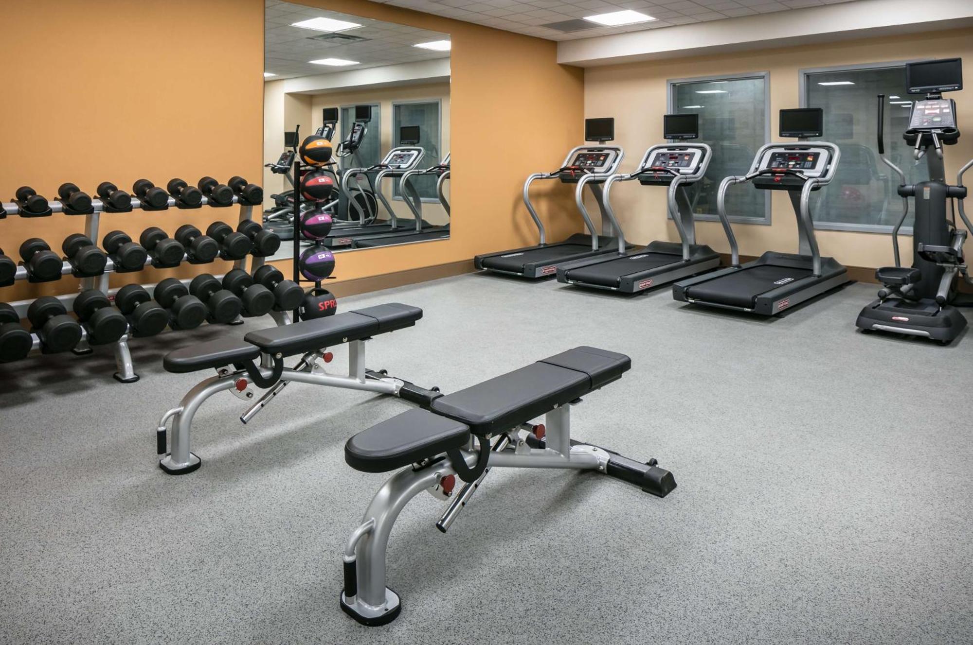 Hilton Garden Inn Iowa City Downtown University Экстерьер фото