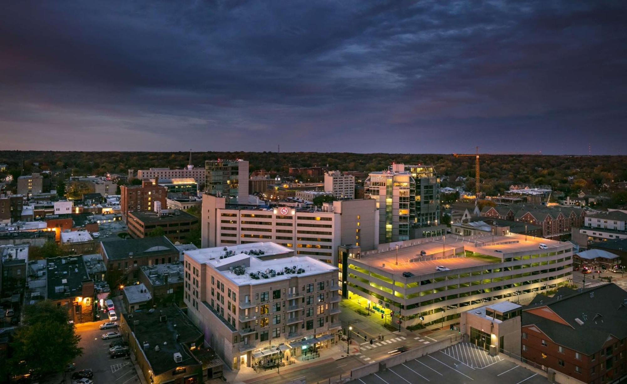 Hilton Garden Inn Iowa City Downtown University Экстерьер фото